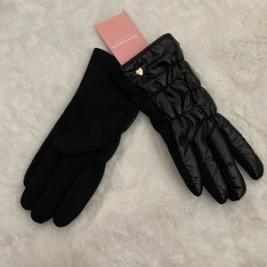 NWT Super cute Juicy Couture black Puffer gloves OS